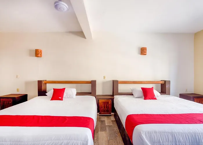 Oyo Lys, Hotel